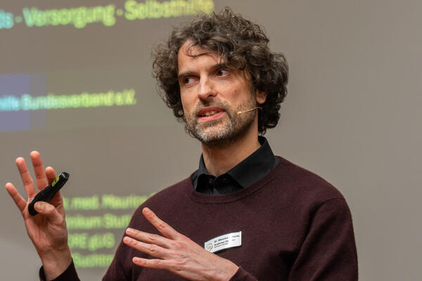 Herr Dr. Cabanis bie der  Jubiläumsfeier